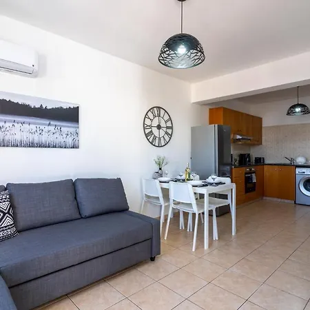 Polyn 1- Bedroom In *