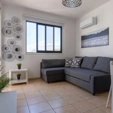 Polyn 1- Bedroom In *